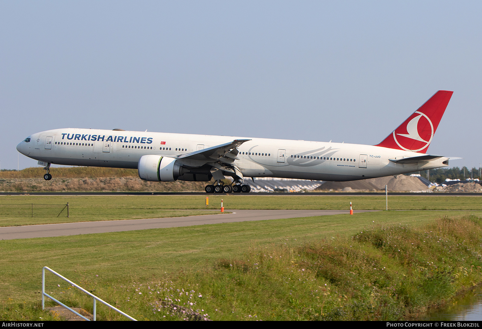 Aircraft Photo of TC-JJO | Boeing 777-3F2/ER | Turkish Airlines | AirHistory.net #644025