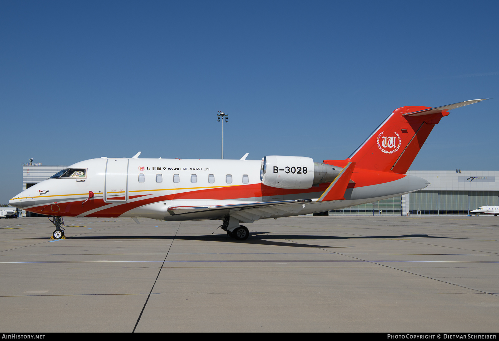 Aircraft Photo of B-3028 | Bombardier Challenger 605 (CL-600-2B16) | Wanfeng Aviation | AirHistory.net #644335