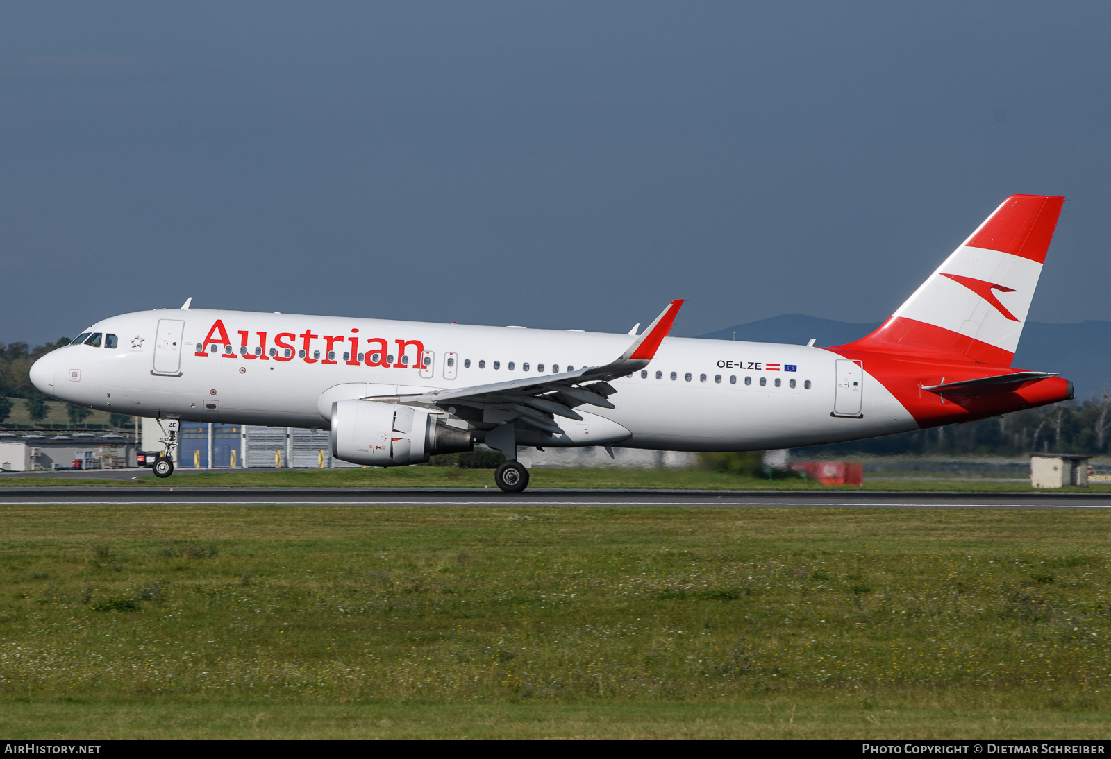 Aircraft Photo of OE-LZE | Airbus A320-214 | Austrian Airlines | AirHistory.net #644337