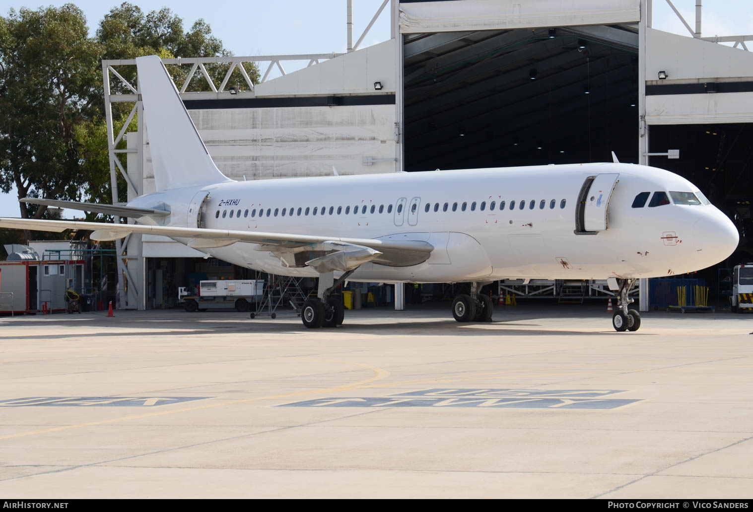 Aircraft Photo of 2-HXHU | Airbus A320-232 | AirHistory.net #644479