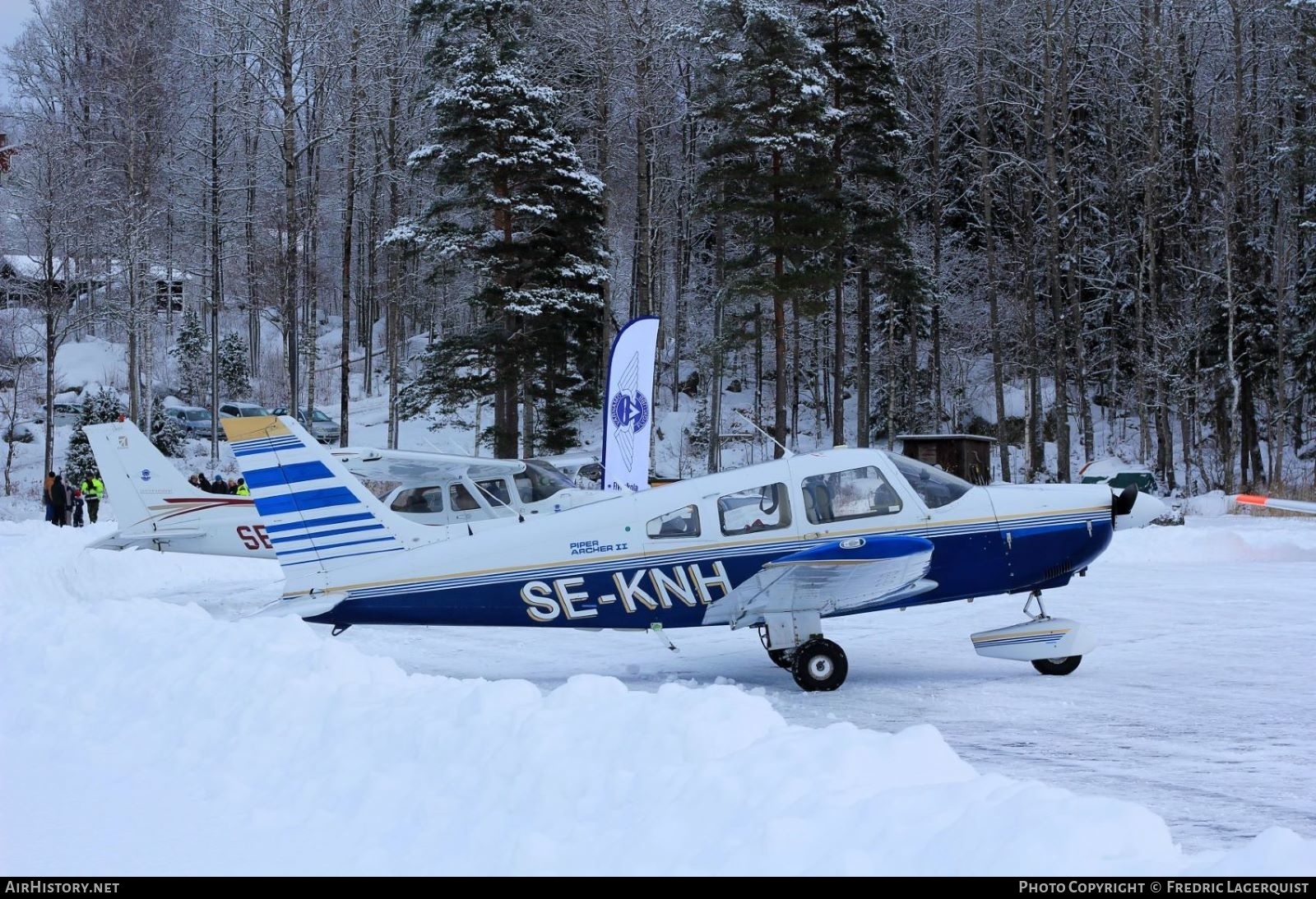 Aircraft Photo of SE-KNH | Piper PA-28-181 Archer II | AirHistory.net #644792