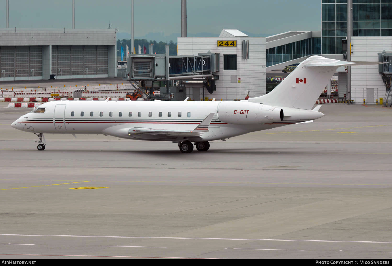 Aircraft Photo of C-GIIT | Bombardier Global 6000 (BD-700-1A10) | AirHistory.net #644828