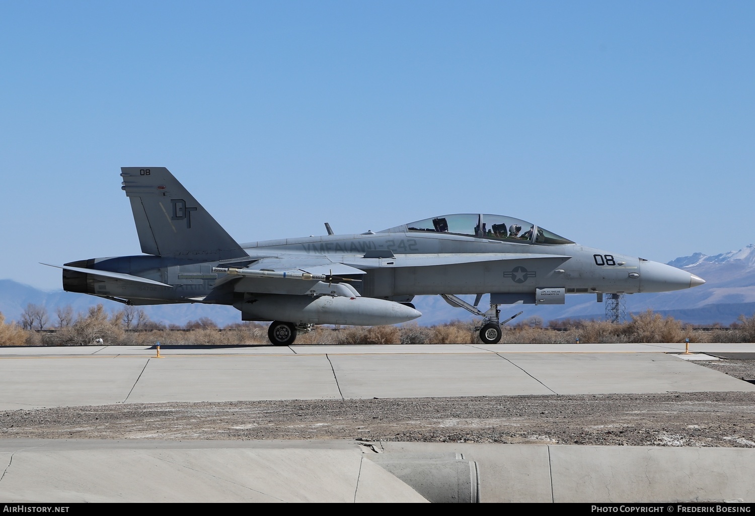 Aircraft Photo of 167402 | McDonnell Douglas F/A-18D Hornet | USA - Marines | AirHistory.net #644888