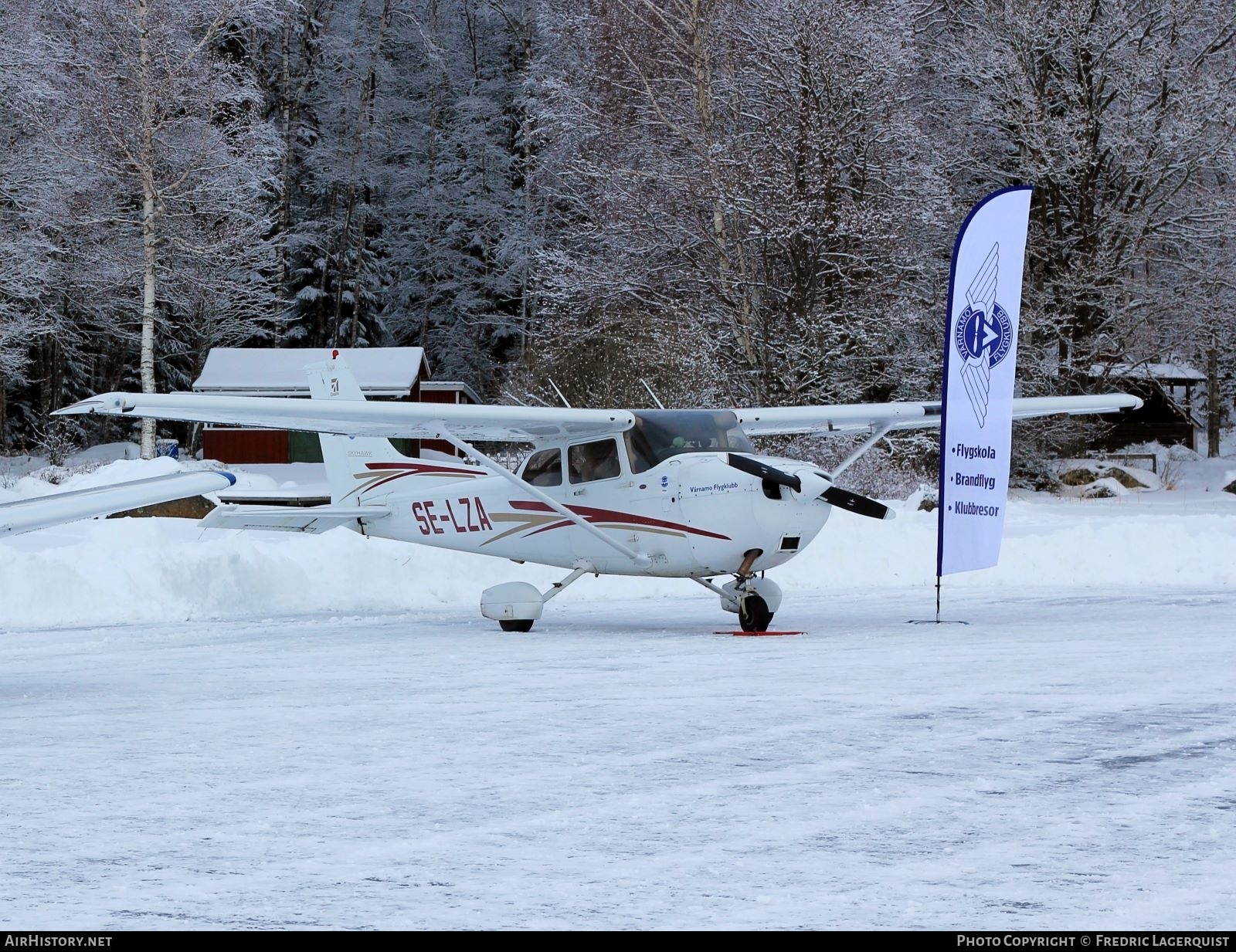 Aircraft Photo of SE-LZA | Cessna 172R Skyhawk II | Värnamo Flygklubb | AirHistory.net #645198