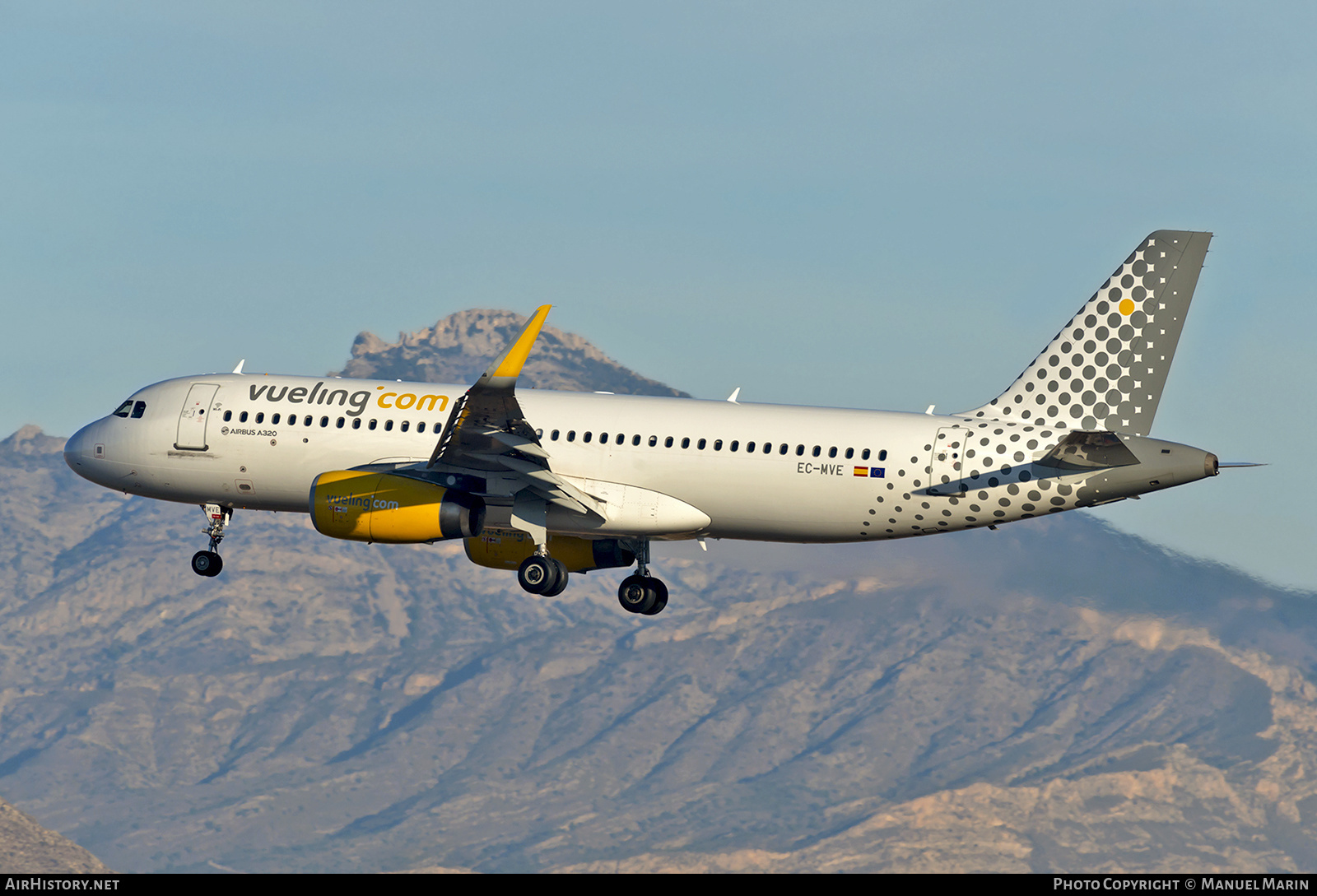 Aircraft Photo of EC-MVE | Airbus A320-232 | Vueling Airlines | AirHistory.net #645355