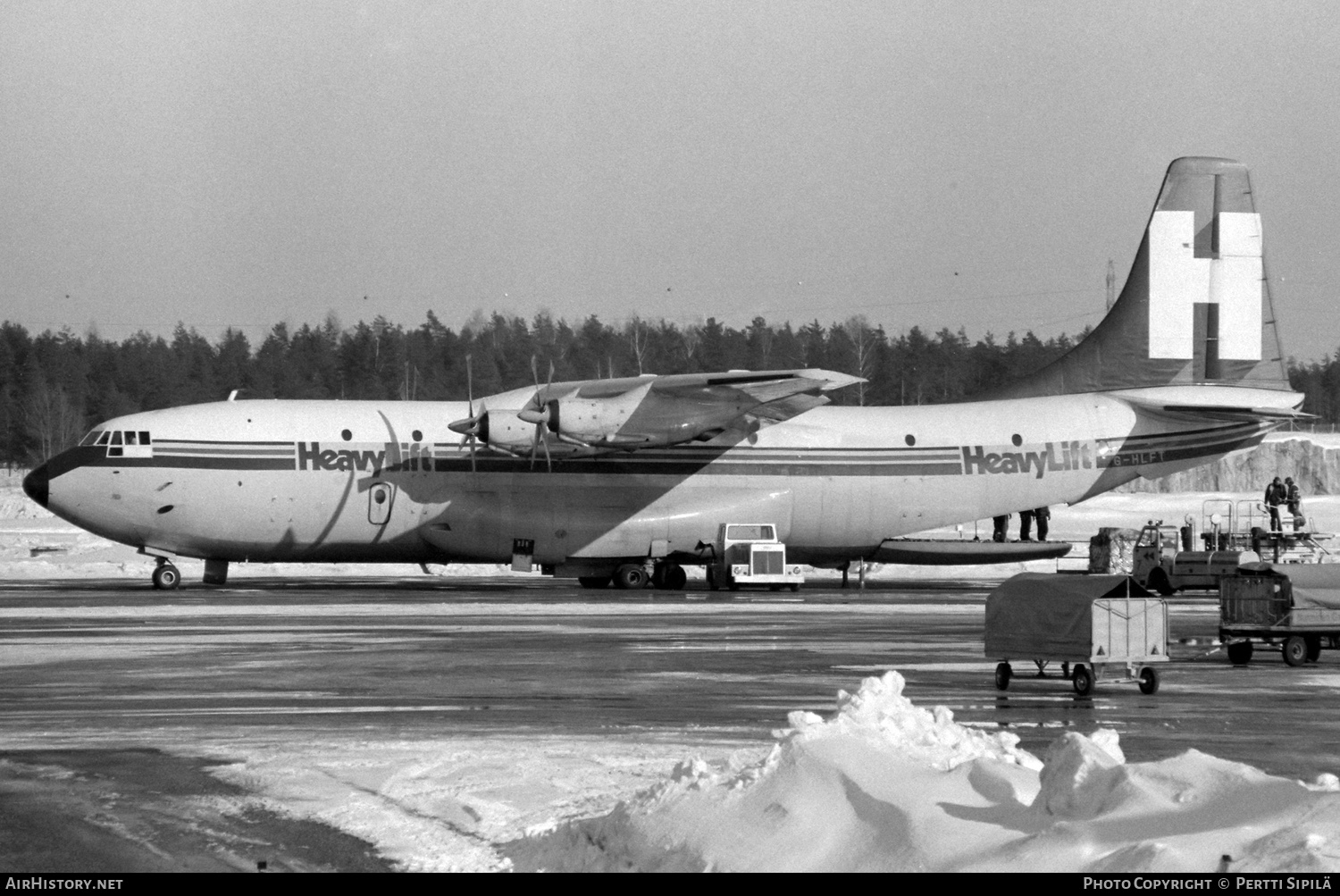 Aircraft Photo of G-HLFT | Short SC.5 Belfast | HeavyLift Cargo Airlines | AirHistory.net #645401