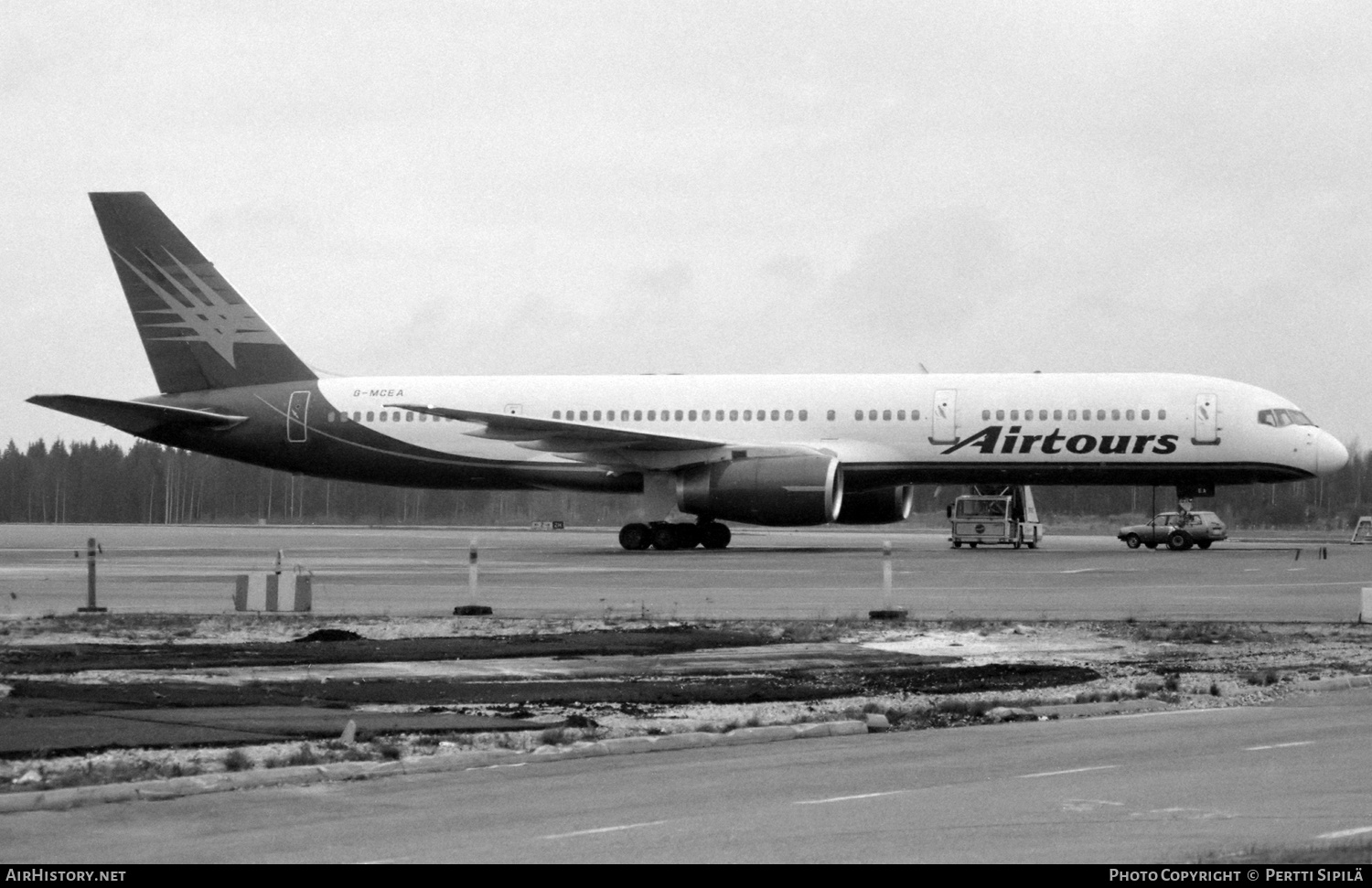 Aircraft Photo of G-MCEA | Boeing 757-225 | Airtours International | AirHistory.net #645522