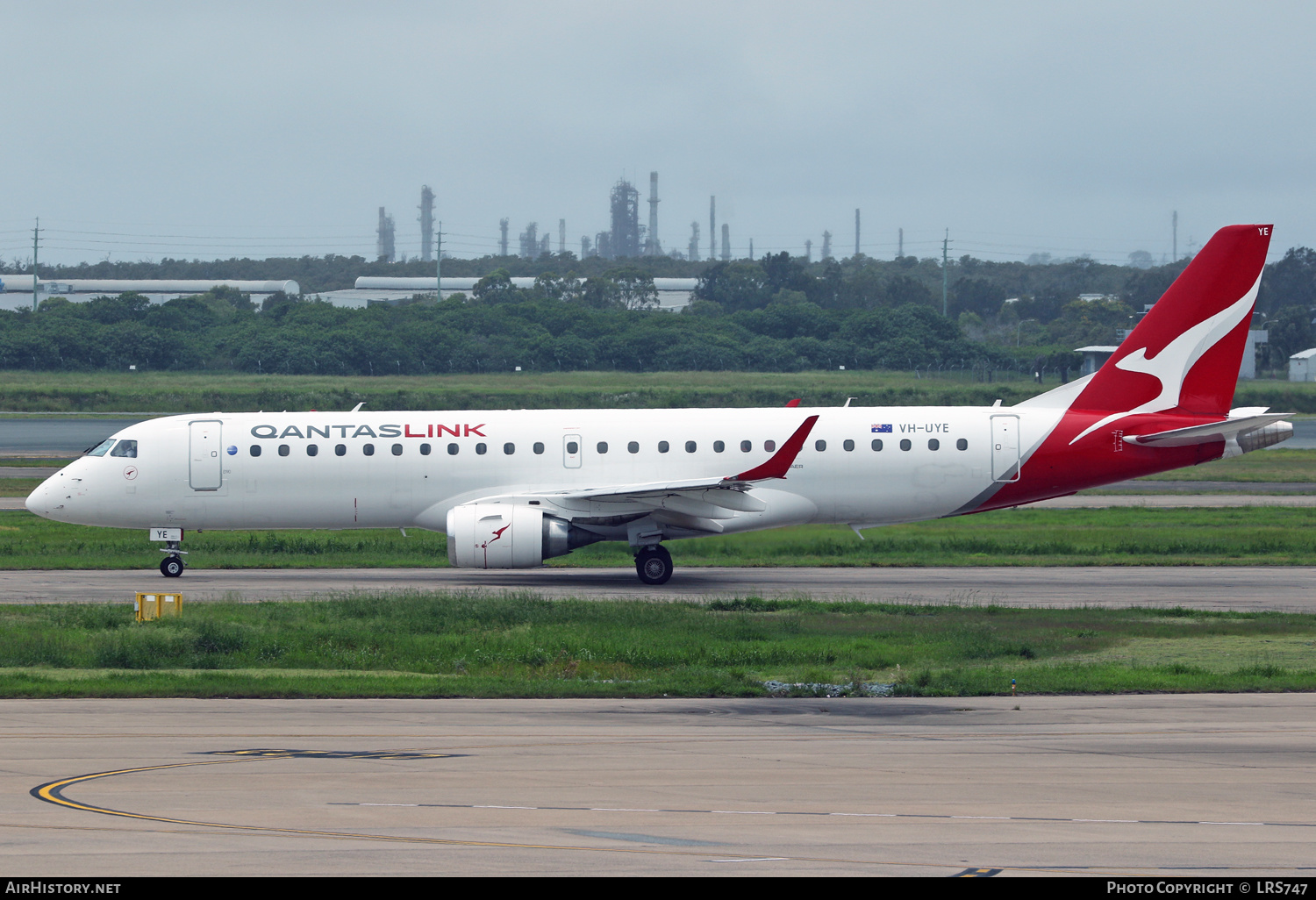 Aircraft Photo of VH-UYE | Embraer 190AR (ERJ-190-100IGW) | QantasLink | AirHistory.net #645539