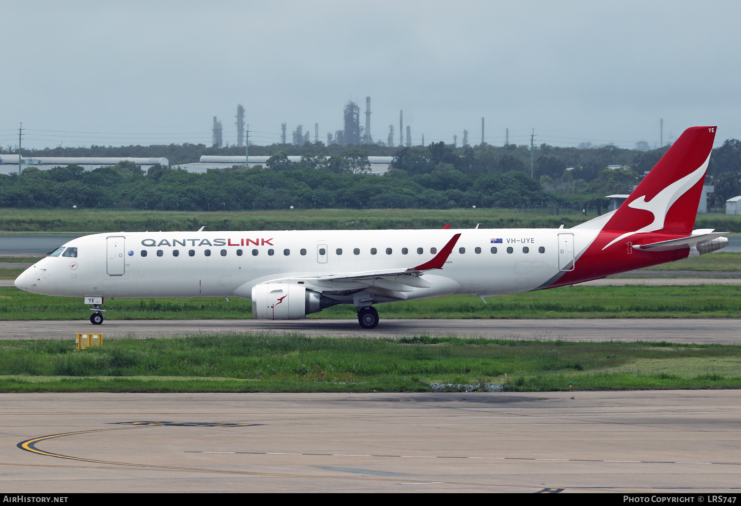 Aircraft Photo of VH-UYE | Embraer 190AR (ERJ-190-100IGW) | QantasLink | AirHistory.net #645539