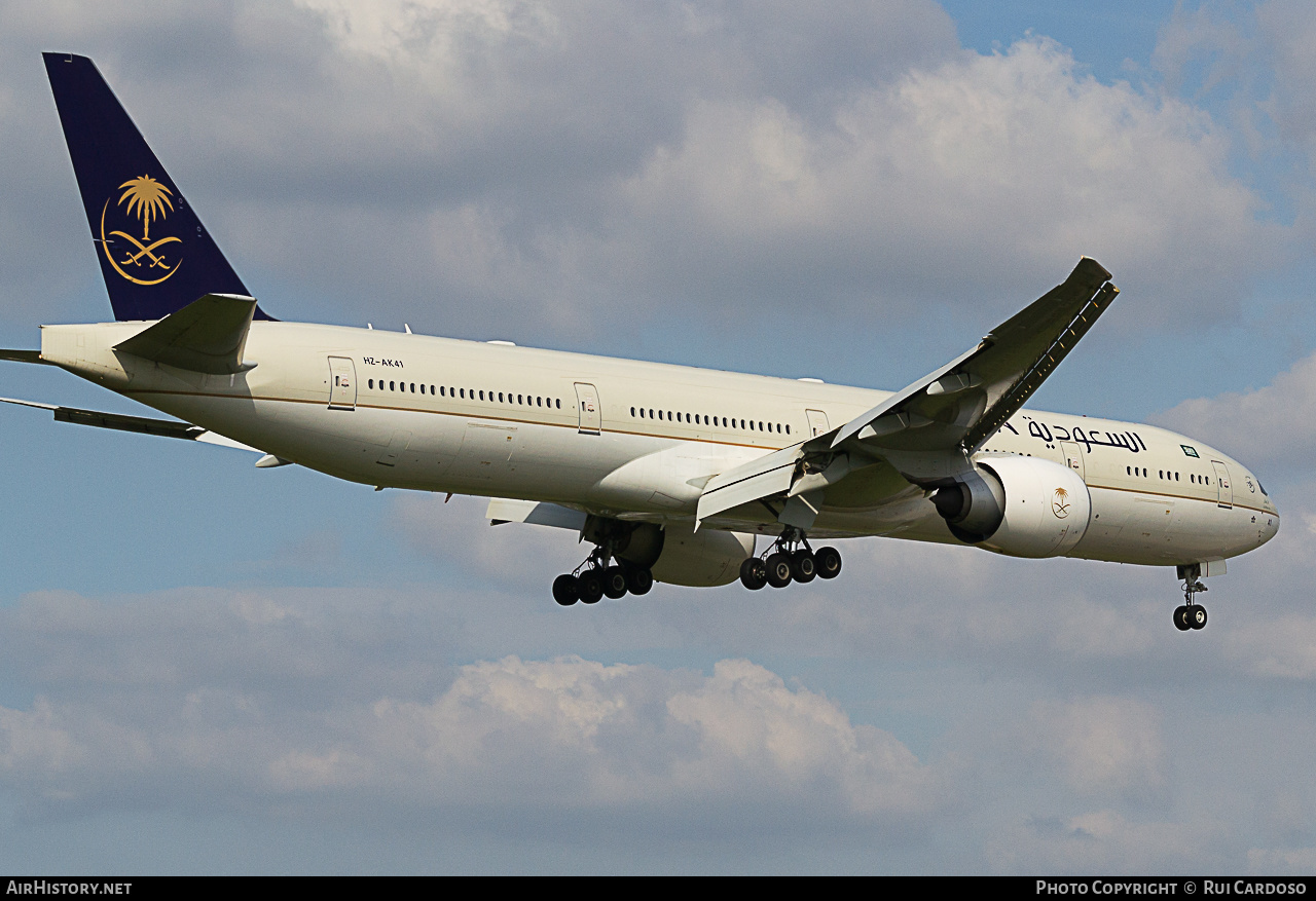 Aircraft Photo of HZ-AK41 | Boeing 777-300/ER | Saudia - Saudi Arabian Airlines | AirHistory.net #645662