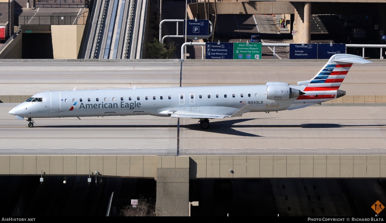 Aircraft Photo of N943LR | Bombardier CRJ-900ER (CL-600-2D24) | American Eagle | AirHistory.net #645978