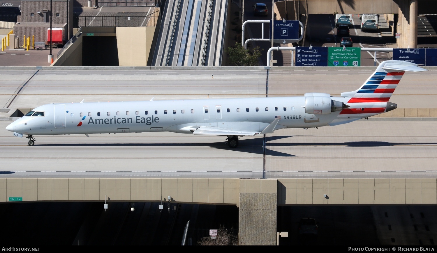 Aircraft Photo of N939LR | Bombardier CRJ-900 (CL-600-2D24) | American Eagle | AirHistory.net #646010