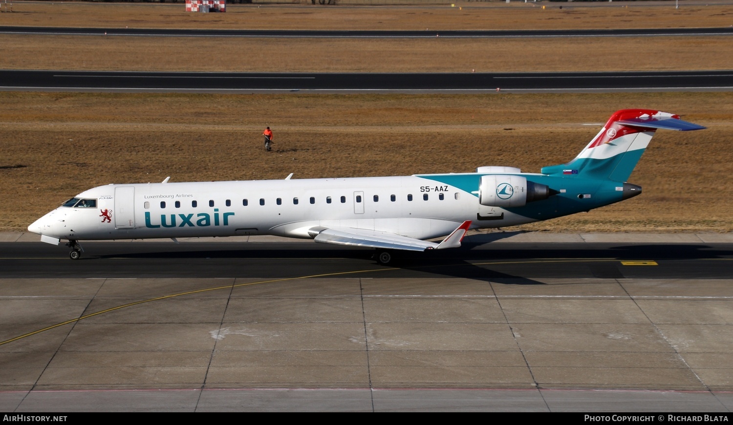 Aircraft Photo of S5-AAZ | Bombardier CRJ-701ER (CL-600-2C10) | Luxair | AirHistory.net #646037