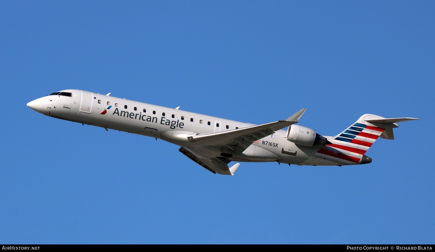 Aircraft Photo of N716SK | Bombardier CRJ-701ER (CL-600-2C10) | American Eagle | AirHistory.net #646091