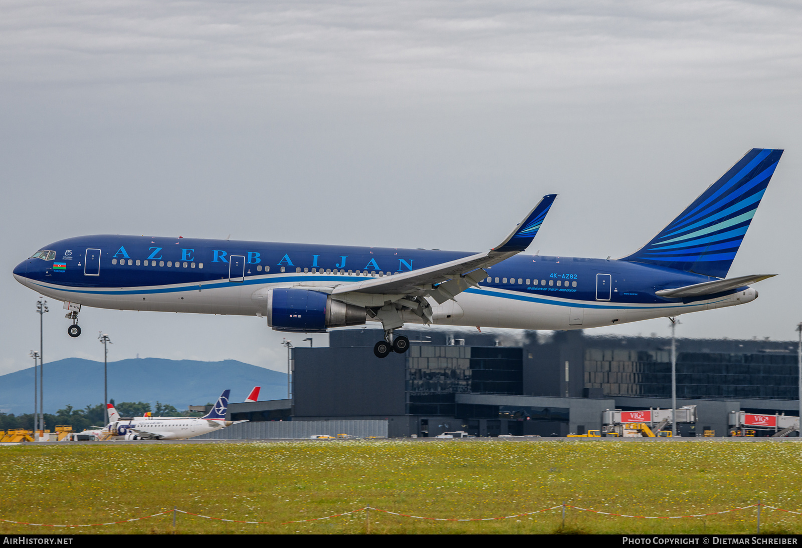 Aircraft Photo of 4K-AZ82 | Boeing 767-32L/ER | Azerbaijan Airlines - AZAL - AHY | AirHistory.net #646133