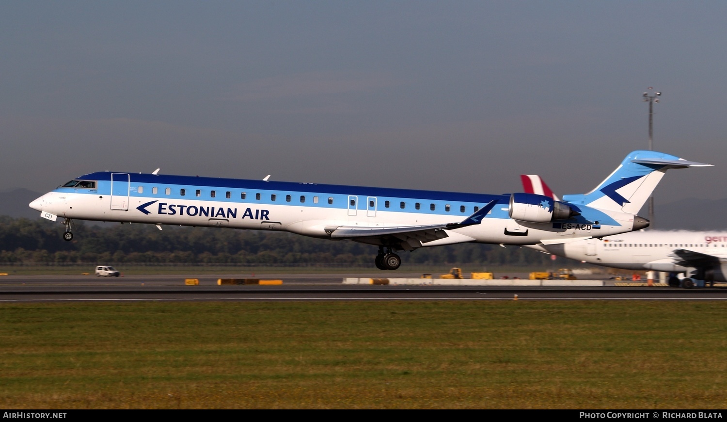 Aircraft Photo of ES-ACD | Bombardier CRJ-900ER (CL-600-2D24) | Estonian Air | AirHistory.net #646137