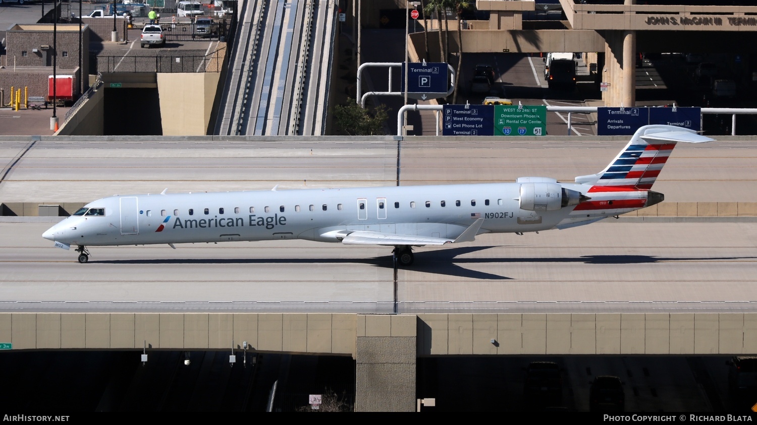 Aircraft Photo of N902FJ | Bombardier CRJ-900ER (CL-600-2D24) | American Eagle | AirHistory.net #646139