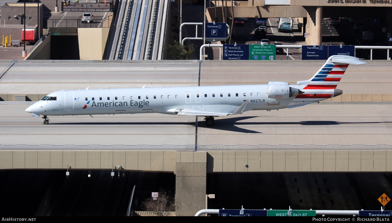 Aircraft Photo of N927LR | Bombardier CRJ-900ER (CL-600-2D24) | American Eagle | AirHistory.net #646146