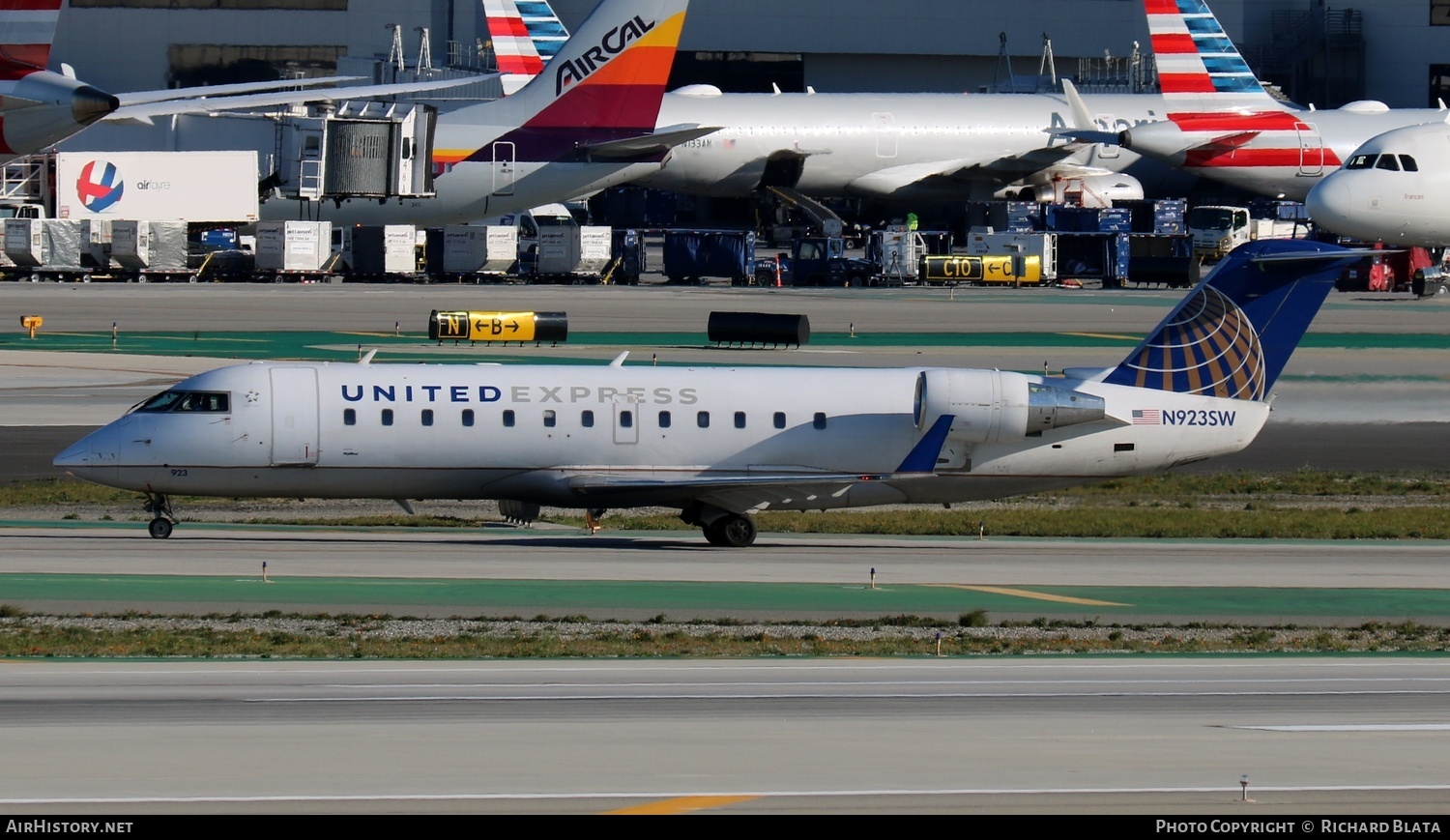 Aircraft Photo of N923SW | Bombardier CRJ-200LR (CL-600-2B19) | United Express | AirHistory.net #646155