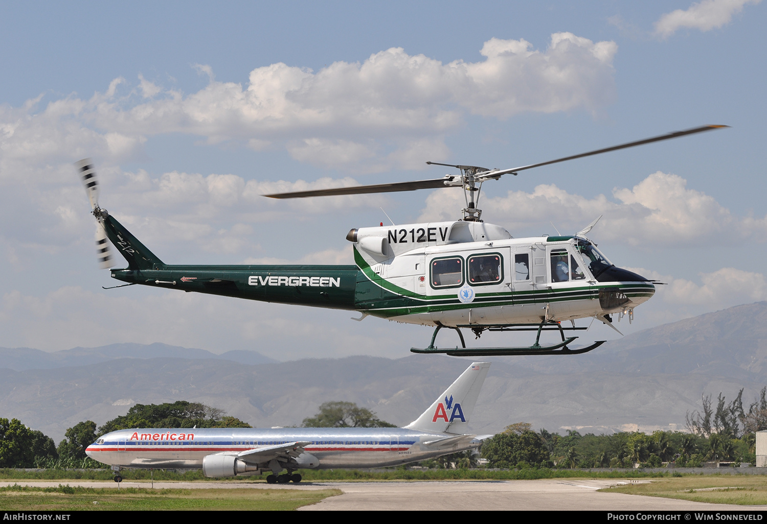Aircraft Photo of N212EV | Bell 212 Twin Two-Twelve | Evergreen Helicopters | AirHistory.net #646184