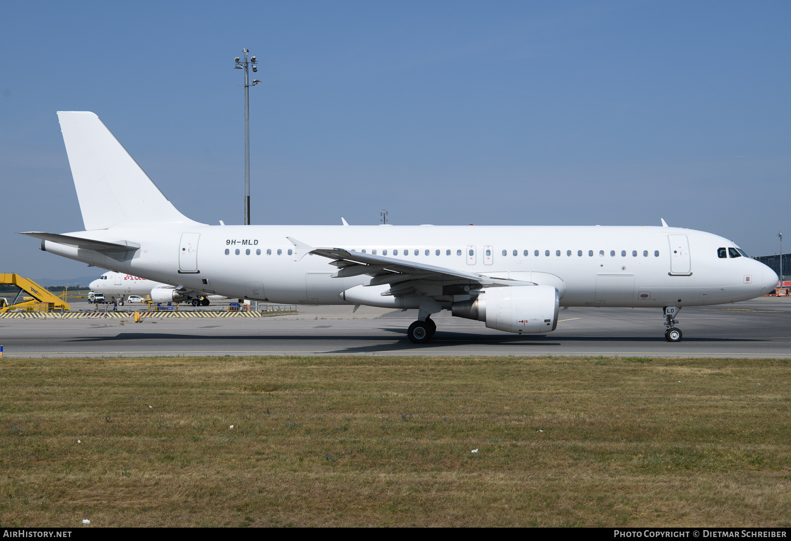 Aircraft Photo of 9H-MLD | Airbus A320-214 | AirHistory.net #646200