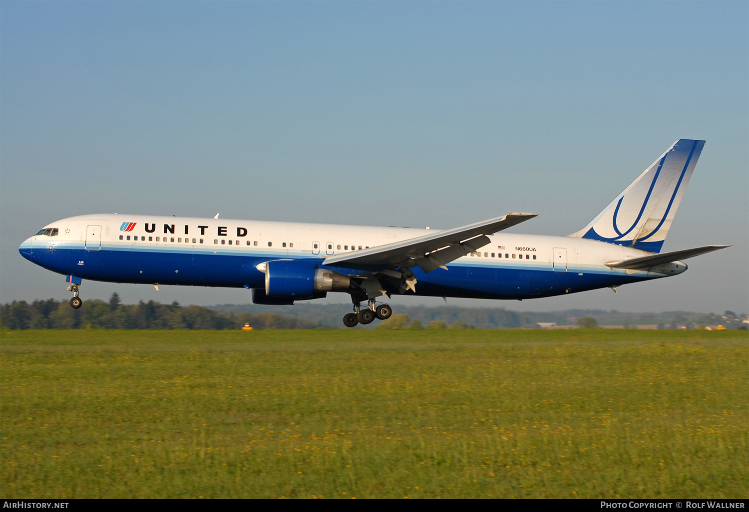 Aircraft Photo of N660UA | Boeing 767-322/ER | United Airlines | AirHistory.net #646241