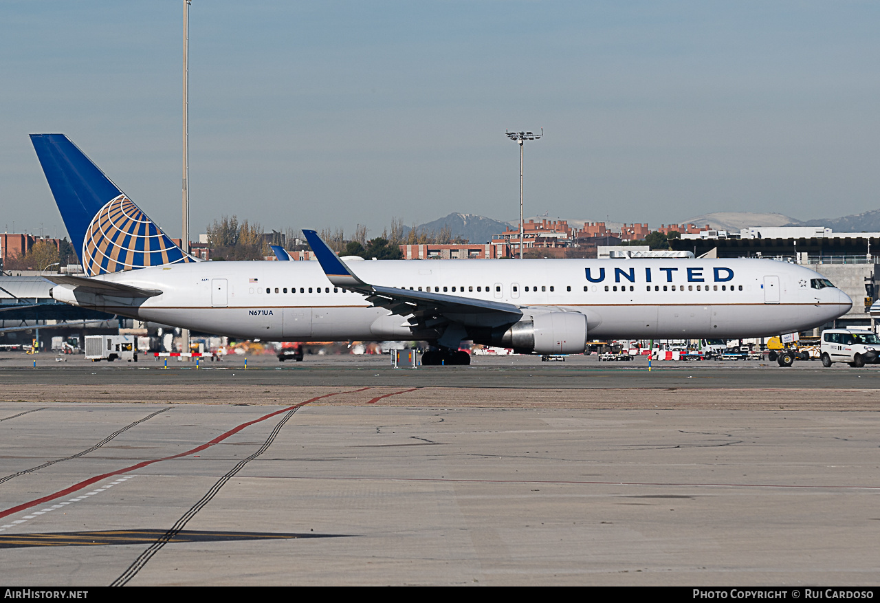 Aircraft Photo of N671UA | Boeing 767-322/ER | United Airlines | AirHistory.net #646363