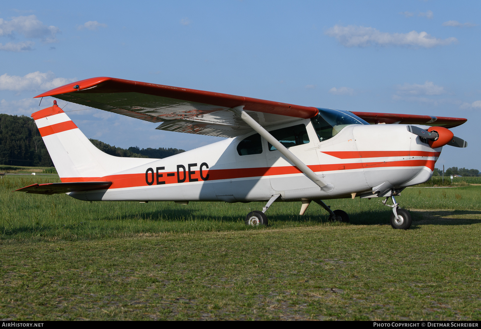 Aircraft Photo of OE-DEC | Cessna 210 | AirHistory.net #646514