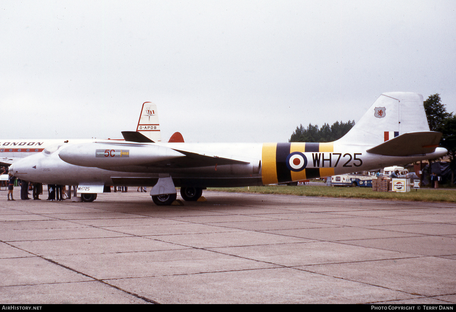 Aircraft Photo of WH725 | English Electric Canberra B2 | UK - Air Force | AirHistory.net #646567
