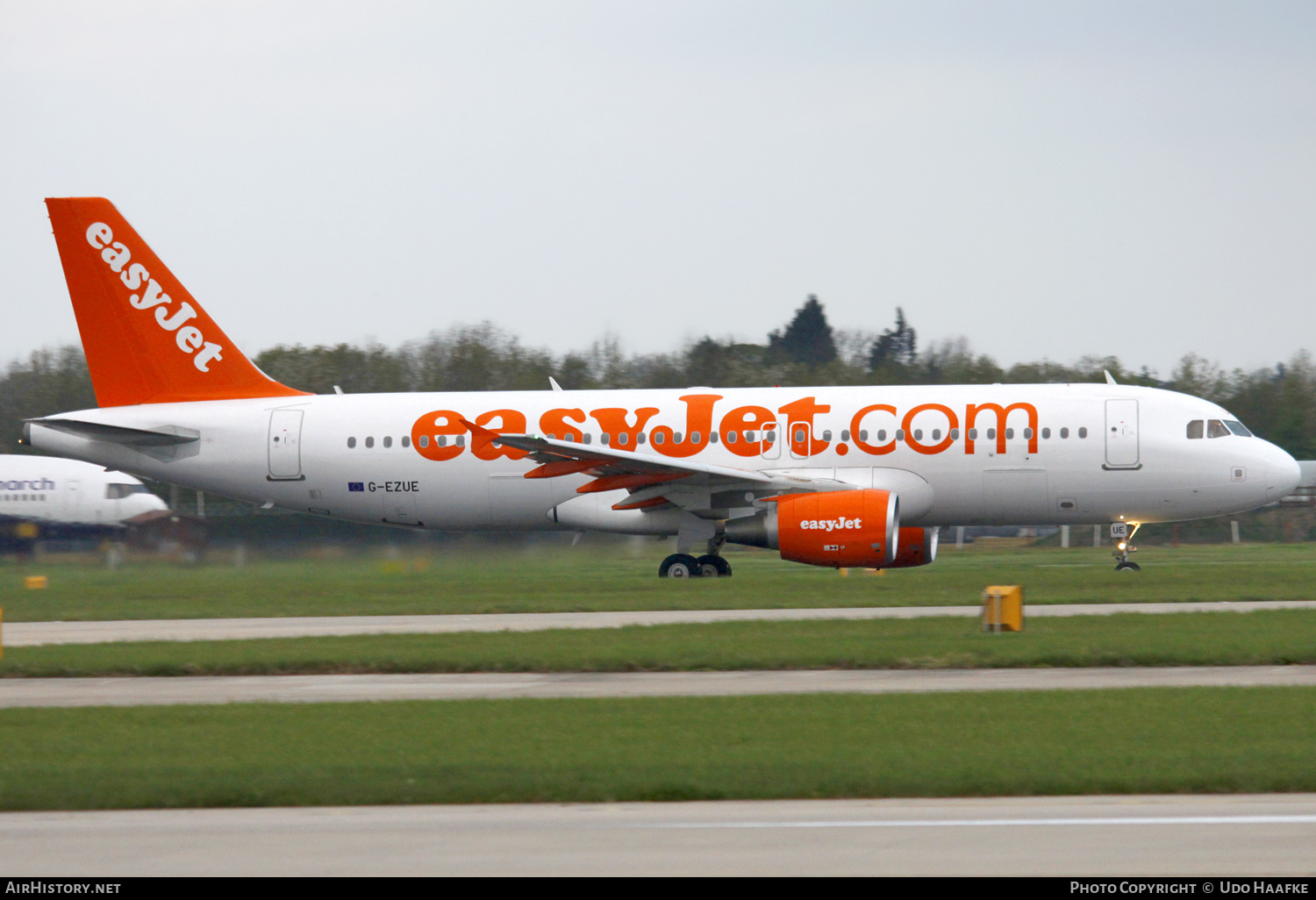 Aircraft Photo of G-EZUE | Airbus A320-214 | EasyJet | AirHistory.net #646823