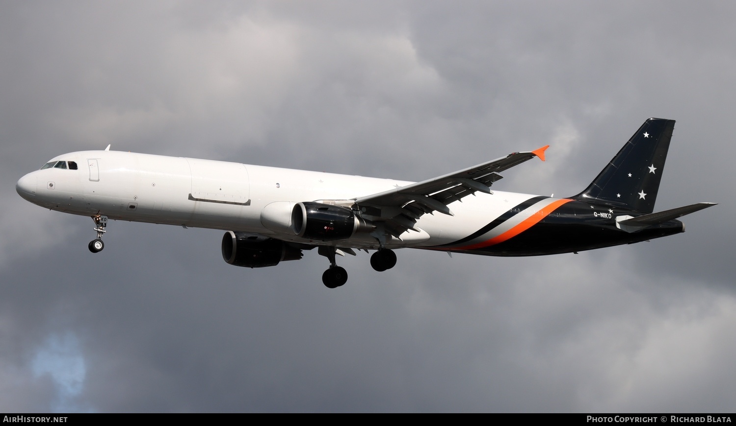 Aircraft Photo of G-NIKO | Airbus A321-211/P2F | Titan Airways | AirHistory.net #646876