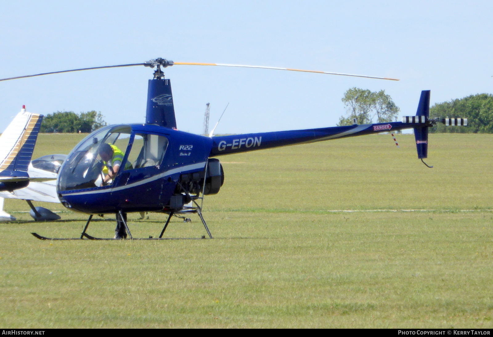 Aircraft Photo of G-EFON | Robinson R-22 Beta II | AirHistory.net #646902