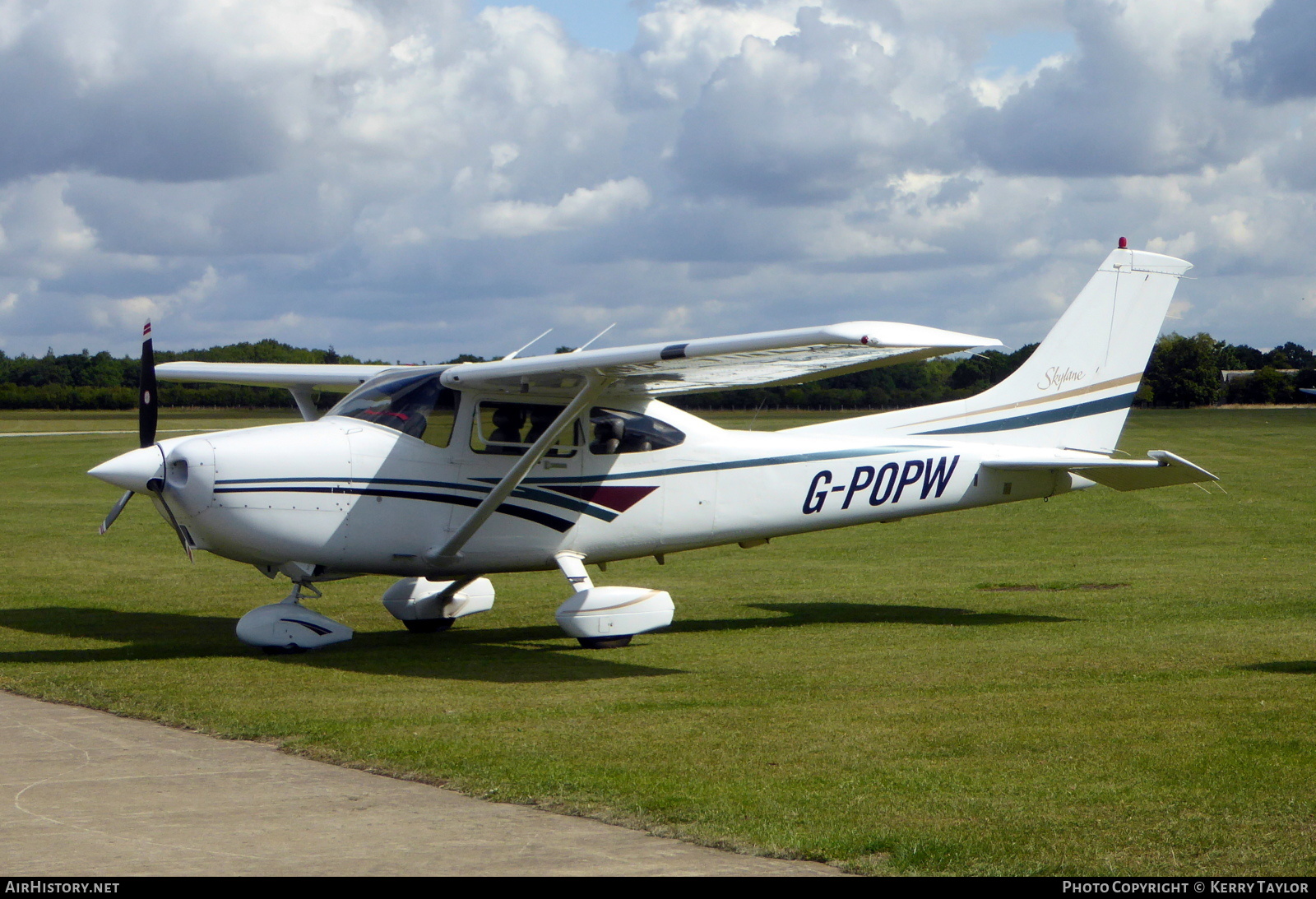 Aircraft Photo of G-POPW | Cessna 182S Millennium Skylane | AirHistory.net #646910