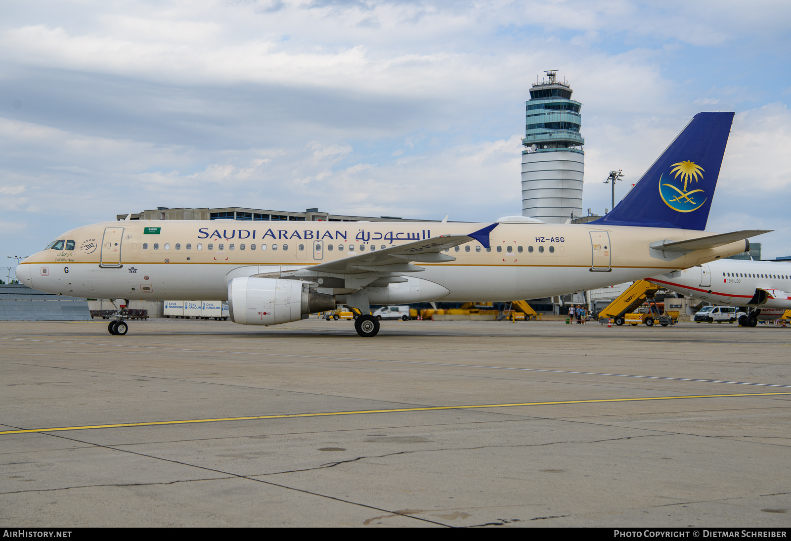Aircraft Photo of HZ-ASG | Airbus A320-214 | Saudi Arabian Airlines | AirHistory.net #646972