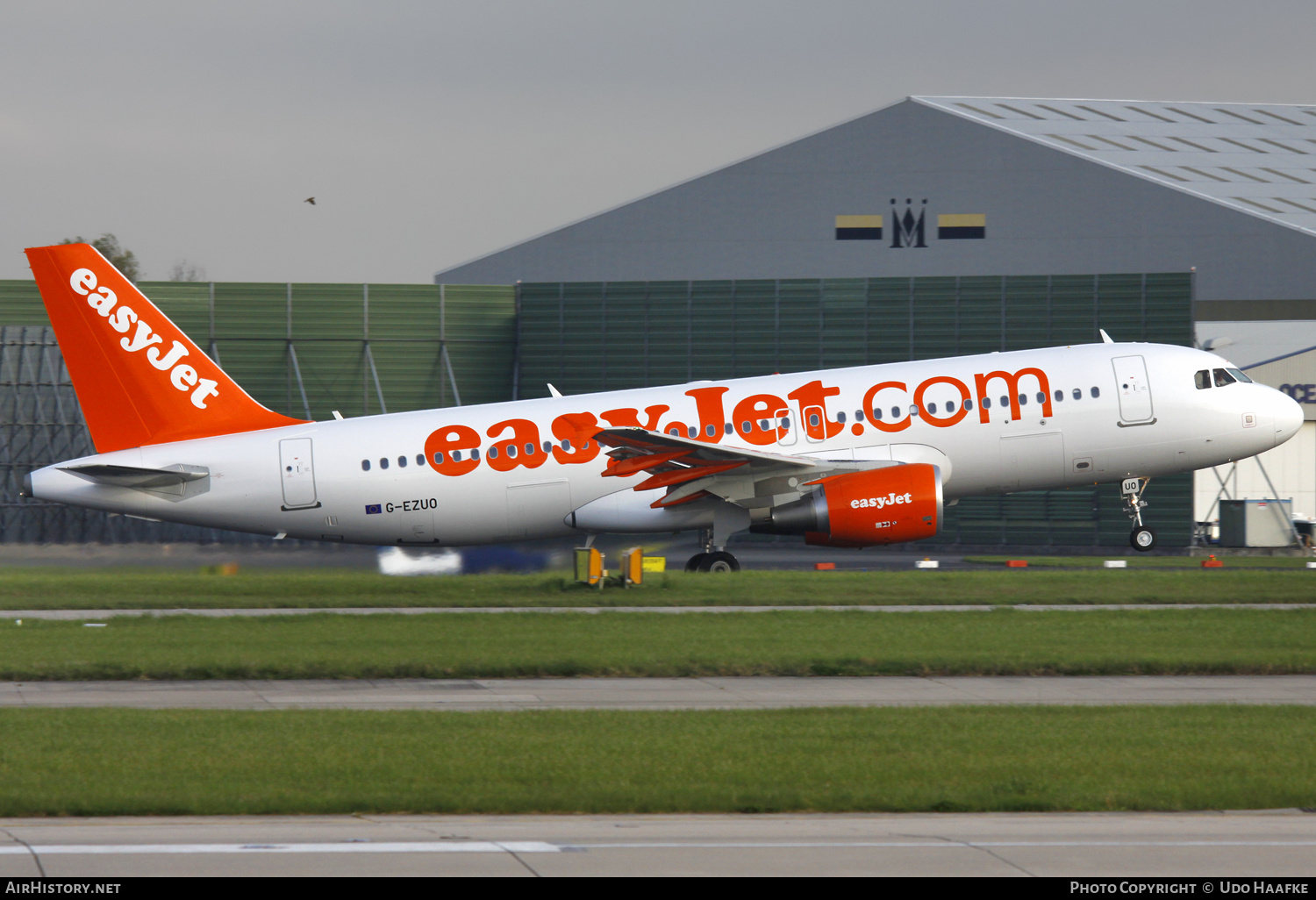 Aircraft Photo of G-EZUO | Airbus A320-214 | EasyJet | AirHistory.net #646990