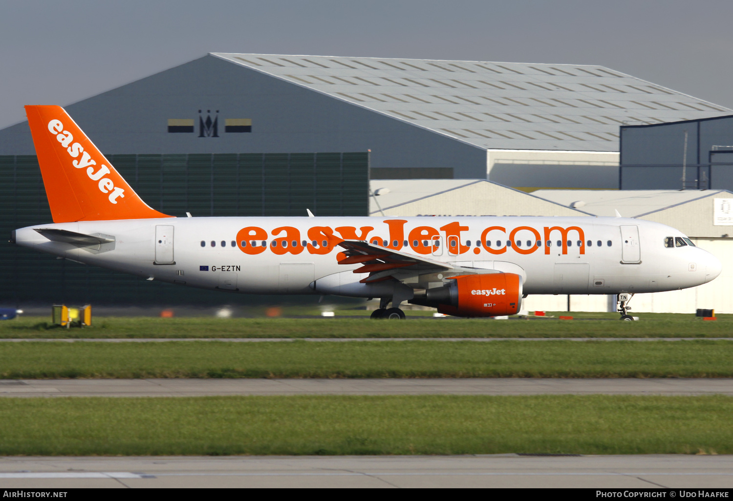 Aircraft Photo of G-EZTN | Airbus A320-214 | EasyJet | AirHistory.net #647033