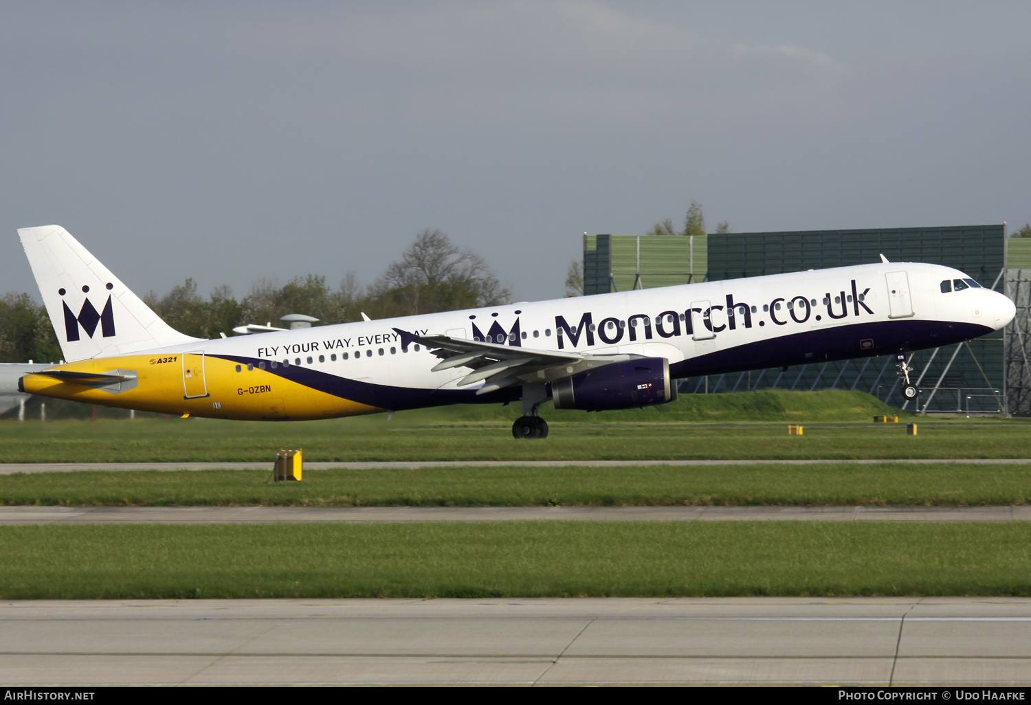 Aircraft Photo of G-OZBN | Airbus A321-231 | Monarch Airlines | AirHistory.net #647067
