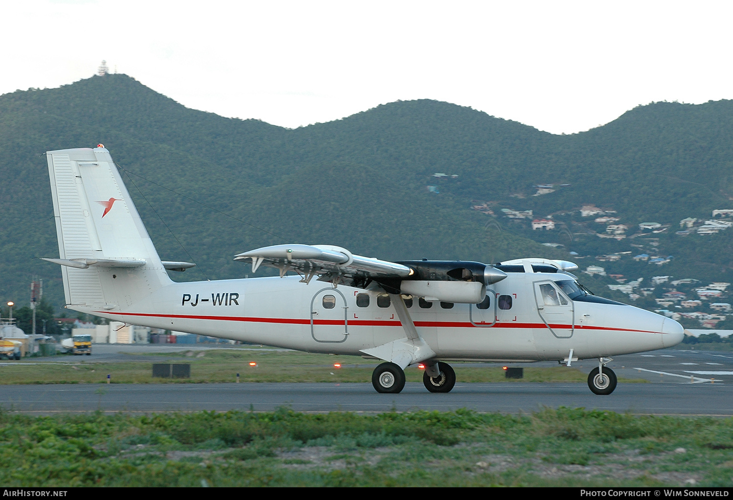 Aircraft Photo of PJ-WIR | De Havilland Canada DHC-6-300 Twin Otter | Winair - Windward Islands Airways | AirHistory.net #647101