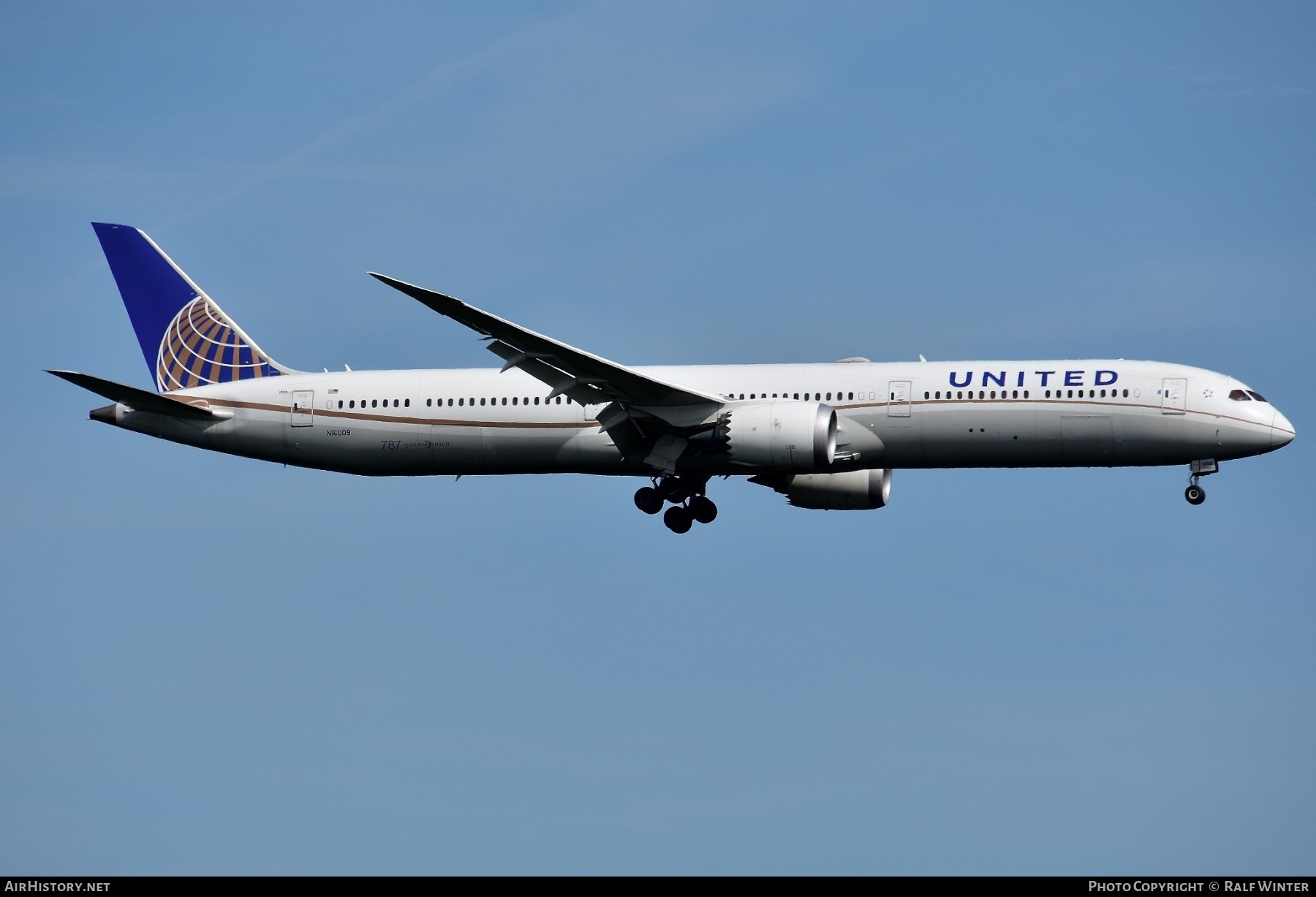 Aircraft Photo of N16009 | Boeing 787-10 Dreamliner | United Airlines | AirHistory.net #647174