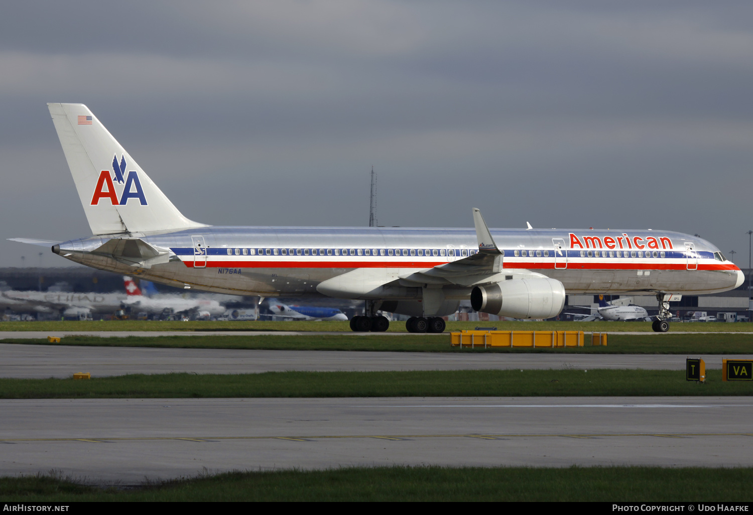 Aircraft Photo of N176AA | Boeing 757-223 | American Airlines | AirHistory.net #647193