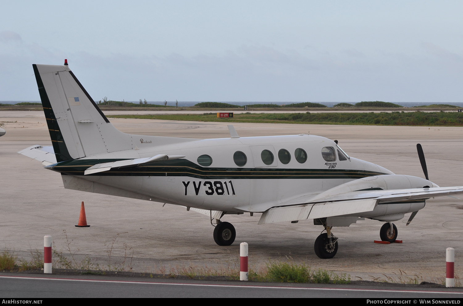 Aircraft Photo of YV3811 / N63BV | Beech E90 King Air | AirHistory.net #647304