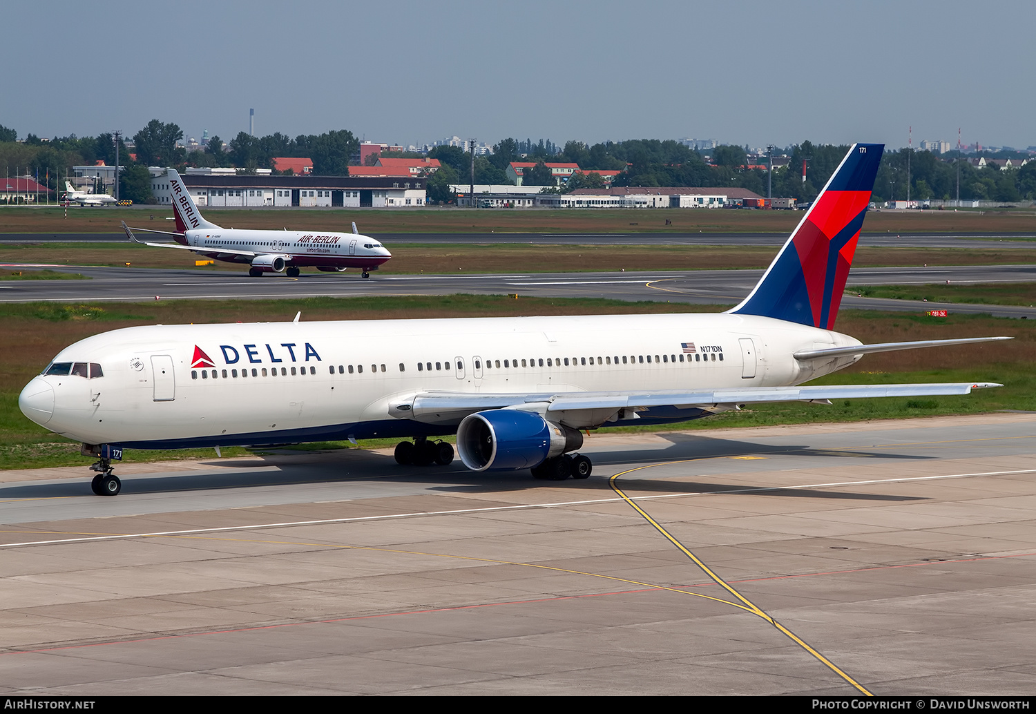 Aircraft Photo of N171DN | Boeing 767-332/ER | Delta Air Lines | AirHistory.net #647407