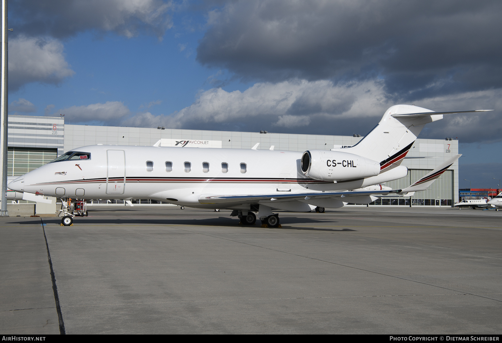 Aircraft Photo of CS-CHL | Bombardier Challenger 350 (BD-100-1A10) | AirHistory.net #647423