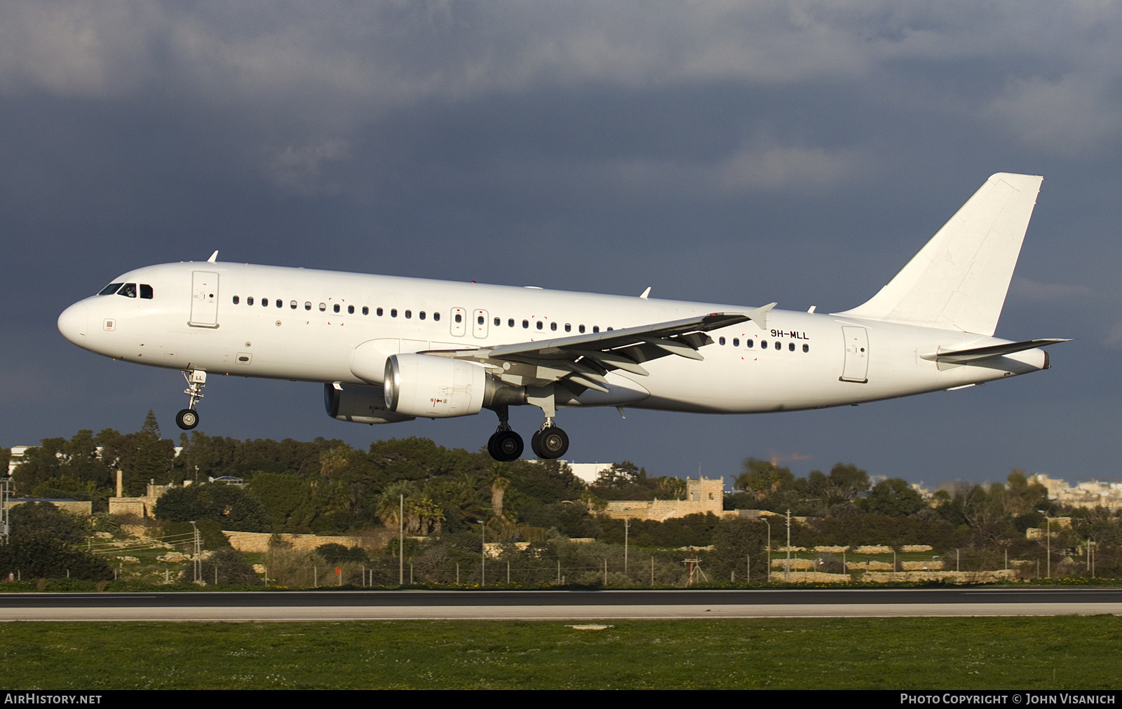 Aircraft Photo of 9H-MLL | Airbus A320-214 | AirHistory.net #647540