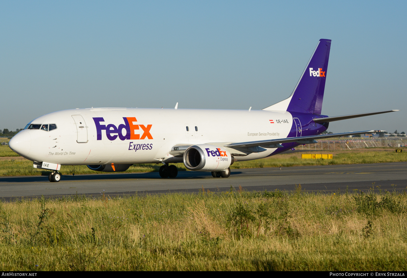 Aircraft Photo of OE-IAE | Boeing 737-4Q8(SF) | FedEx Express | AirHistory.net #647675