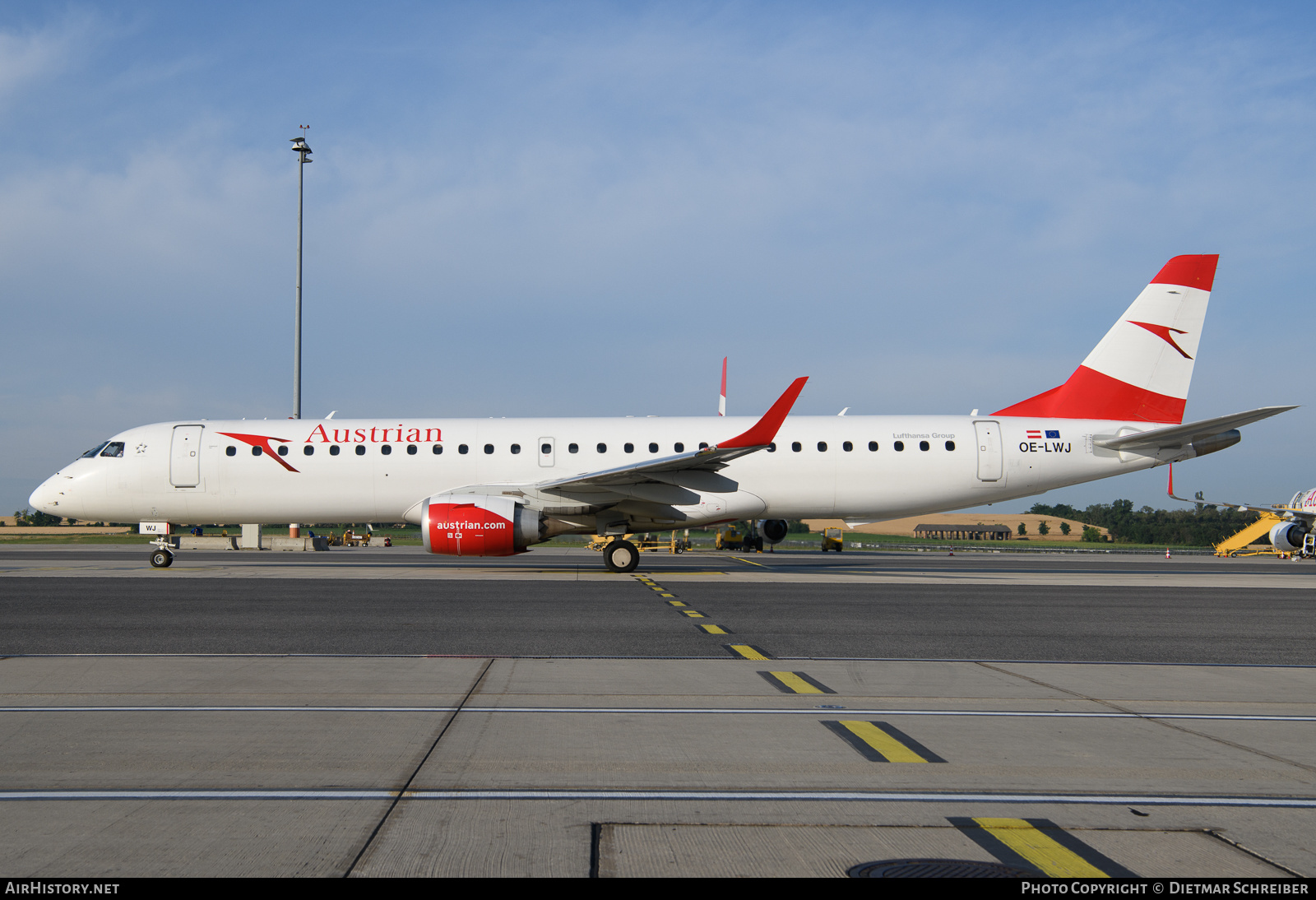 Aircraft Photo of OE-LWJ | Embraer 195LR (ERJ-190-200LR) | Austrian Airlines | AirHistory.net #647778