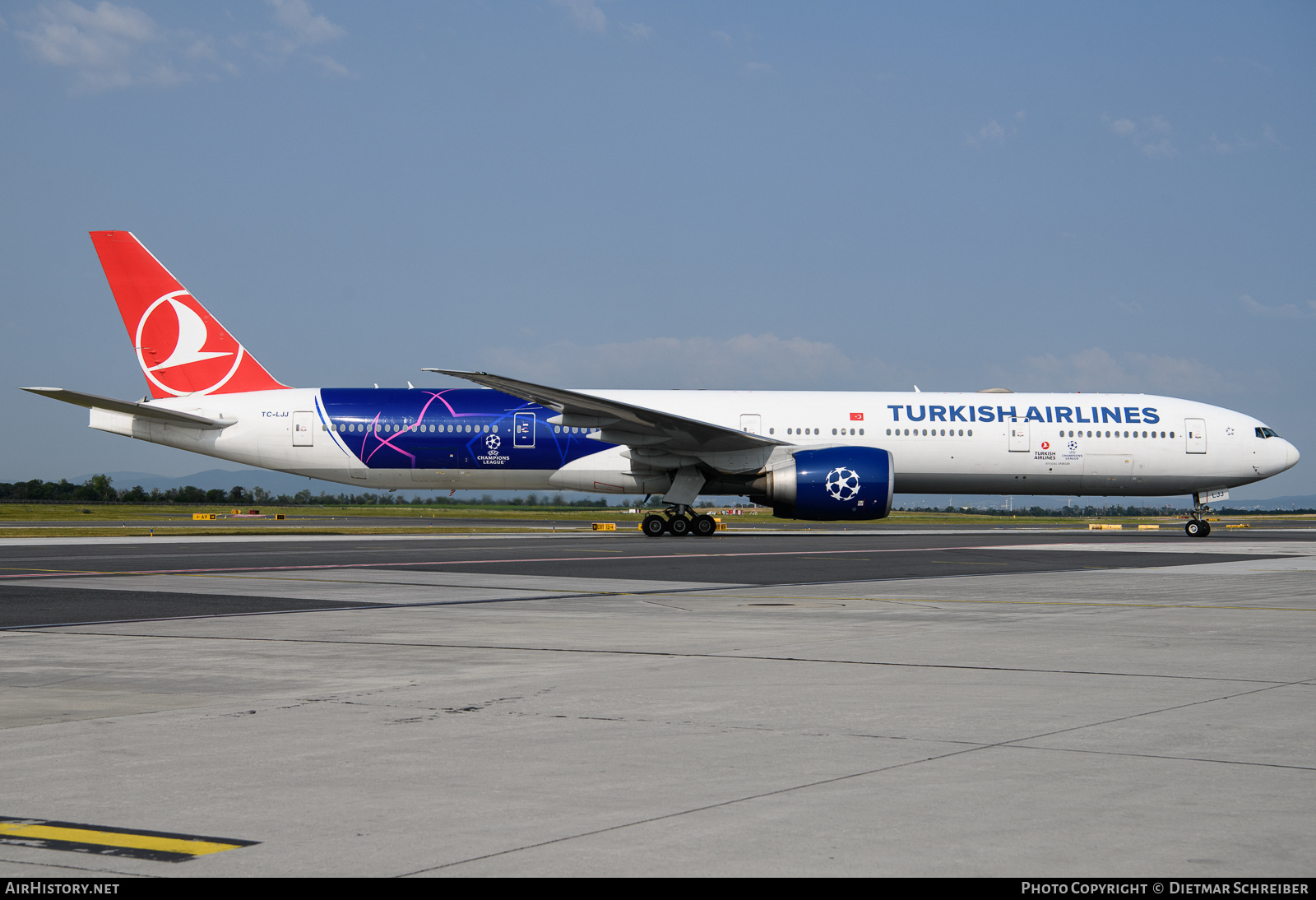 Aircraft Photo of TC-LJJ | Boeing 777-3F2/ER | Turkish Airlines | AirHistory.net #648074