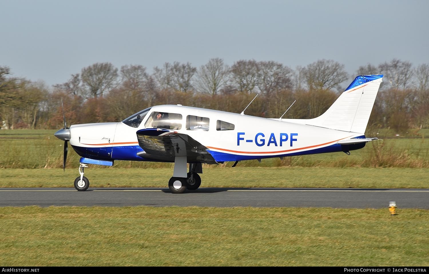 Aircraft Photo of F-GAPF | Piper PA-28R-201 Cherokee Arrow III | AirHistory.net #648101