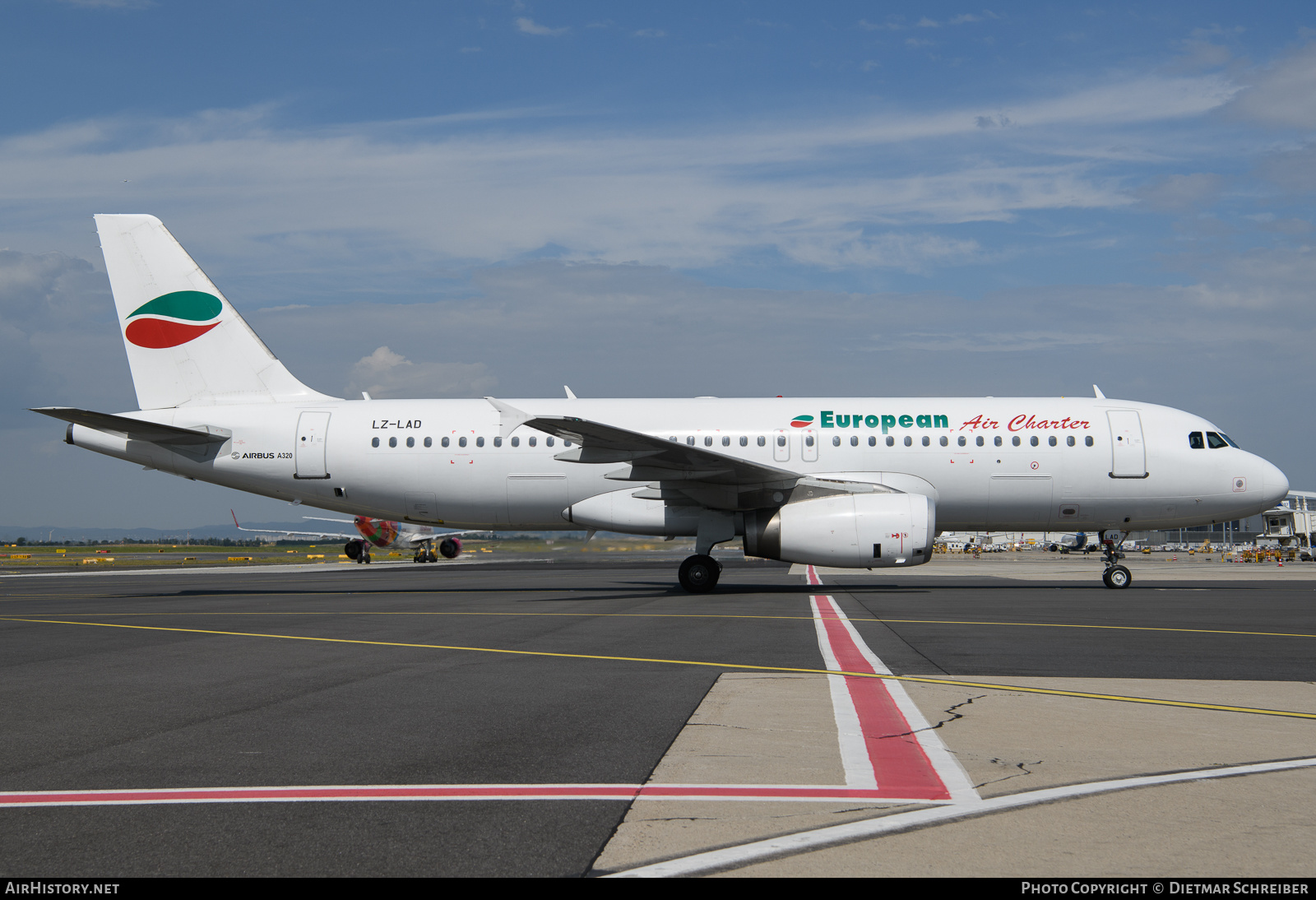 Aircraft Photo of LZ-LAD | Airbus A320-231 | European Air Charter | AirHistory.net #648143