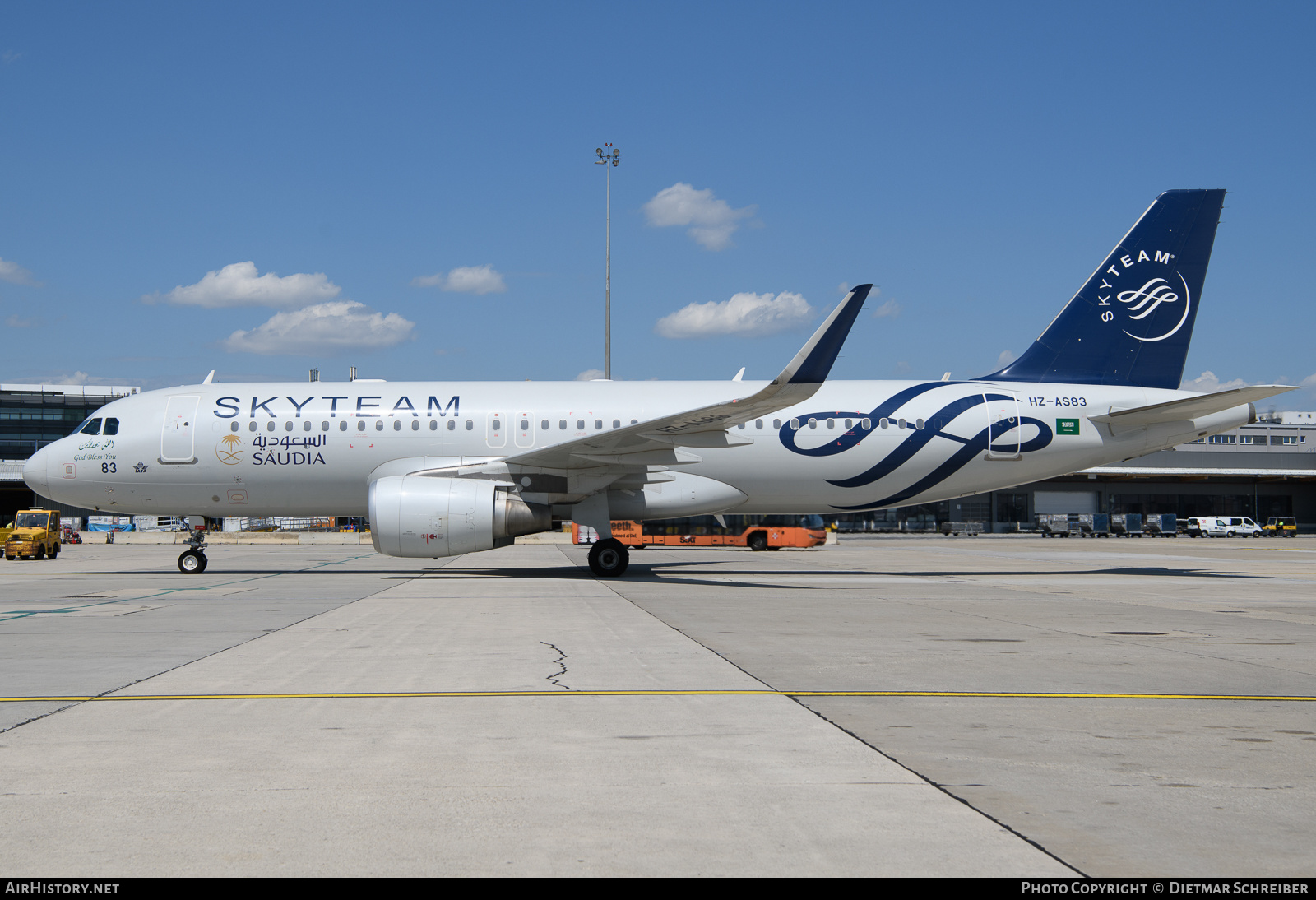 Aircraft Photo of HZ-AS83 | Airbus A320-214 | Saudi Arabian Airlines | AirHistory.net #648156